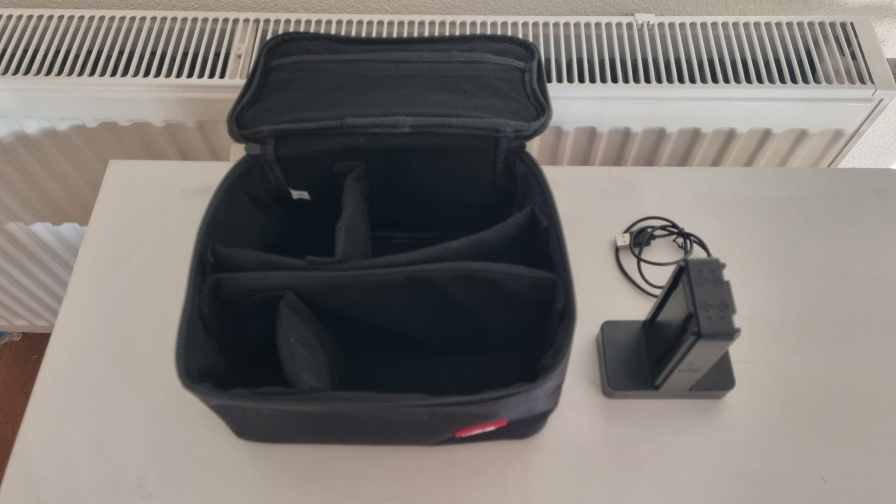 Nintendo Adapter & Kabel: Nintendo Switch Zubehöre Joy-Con Ladestation + Tasche – Gebraucht aus Birsfelden von val_d9c2 2