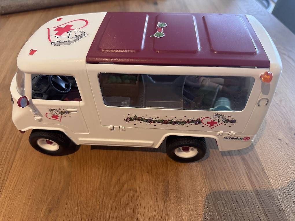 Giocattoli: Schleich krankenwagen  – Usato da Fürigen venduto da Dkneu