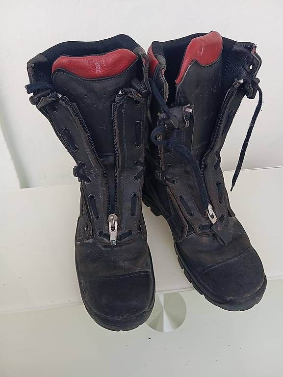 Scarpe da uomo: Feuerwehr Stiefel – Usato da Basel venduto da Petergunn