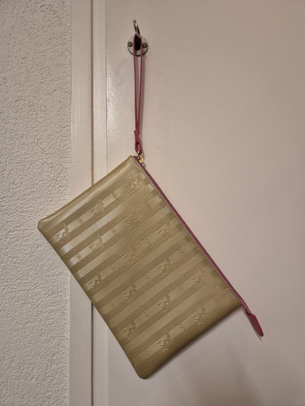 Maison Mollerus Kosmetikkoffer: schönes goldenes Maison Mollerus Necessaire – Gebraucht aus Kehrsatz von flu_2lhj