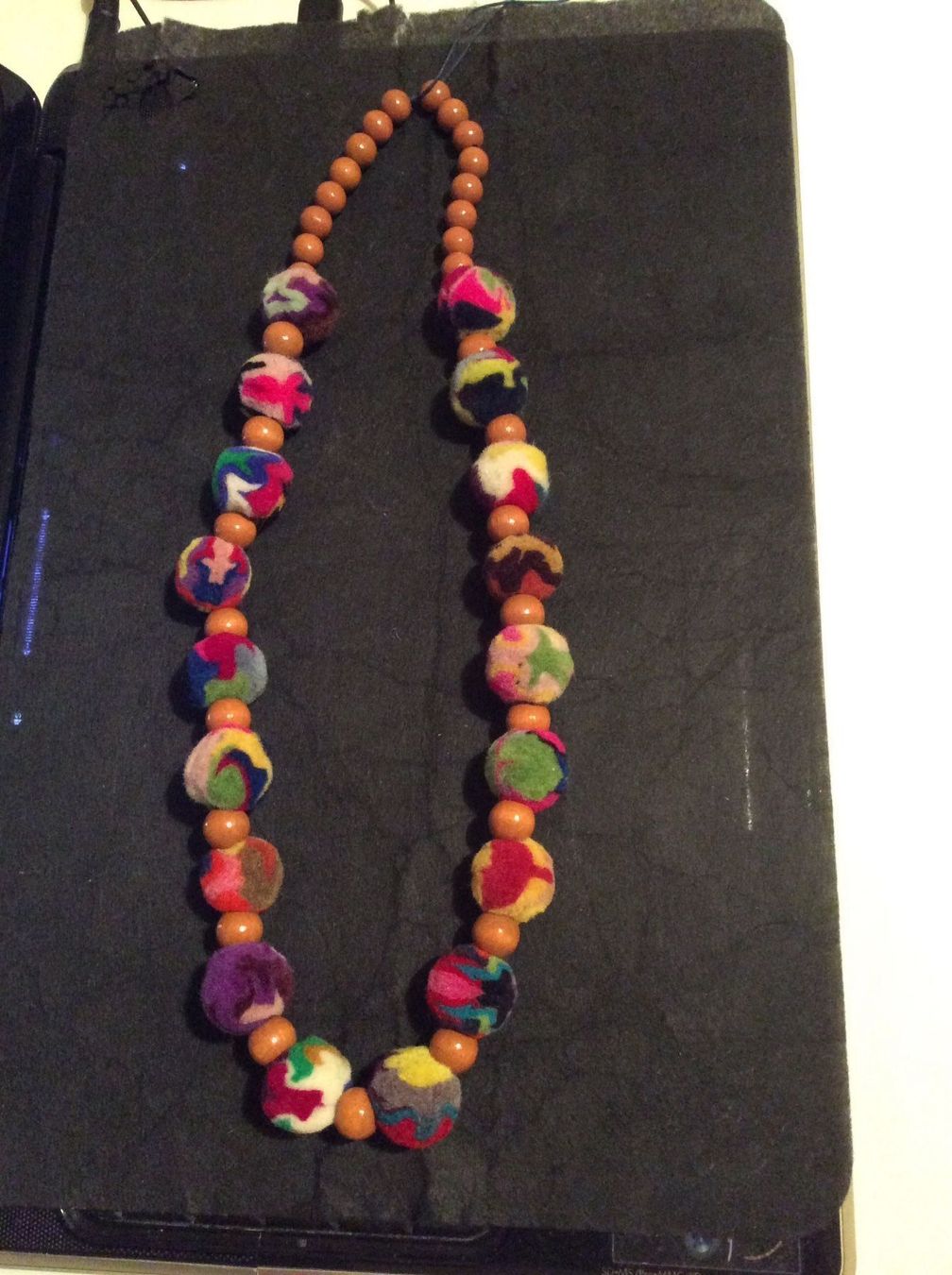 Catenine: Collana in feltro artigianale – Nuovo (secondo la descrizione) da Giornico venduto da gal_mnh9