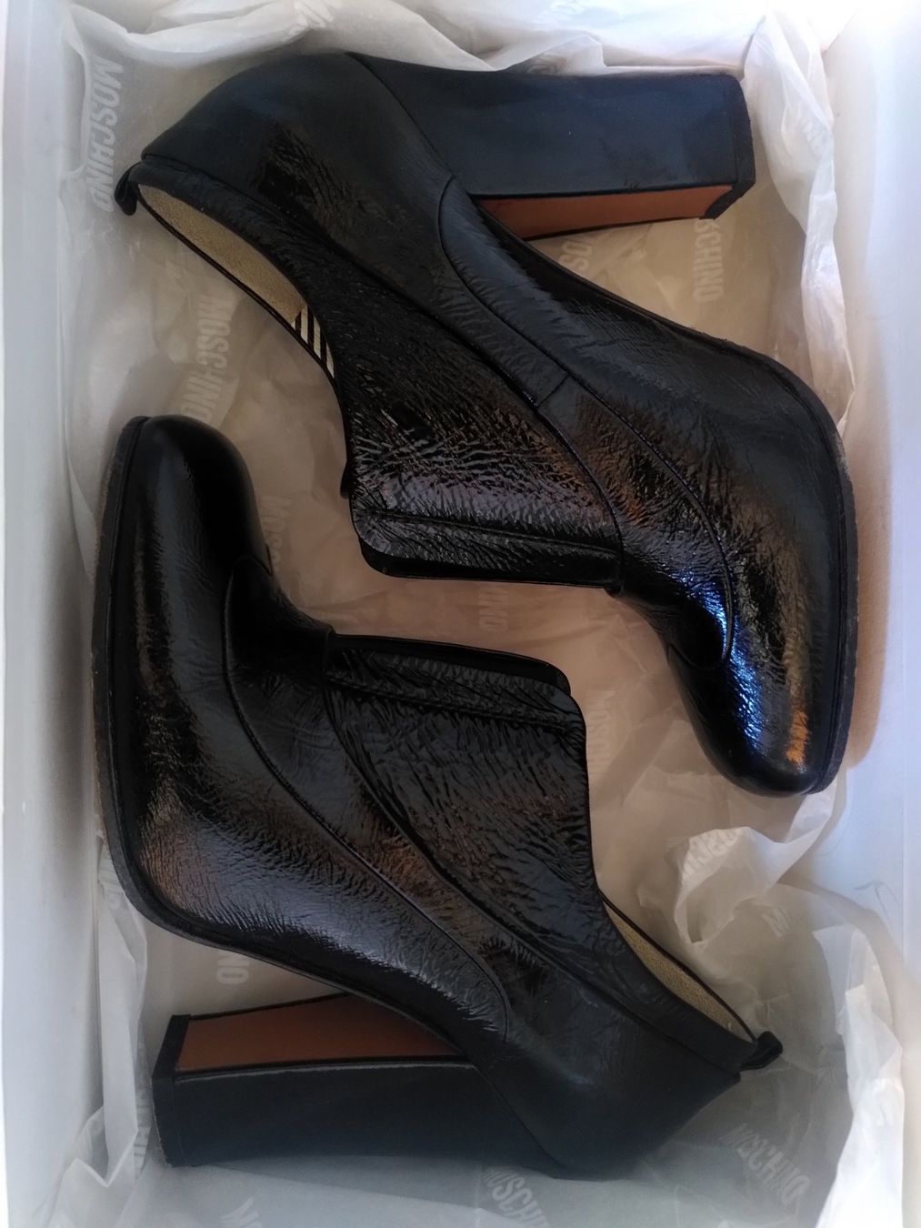 Moschino Chaussures femmes: Talons noir cuir Moschino – D'occasion à Châtel-St-Denis par melaimelai