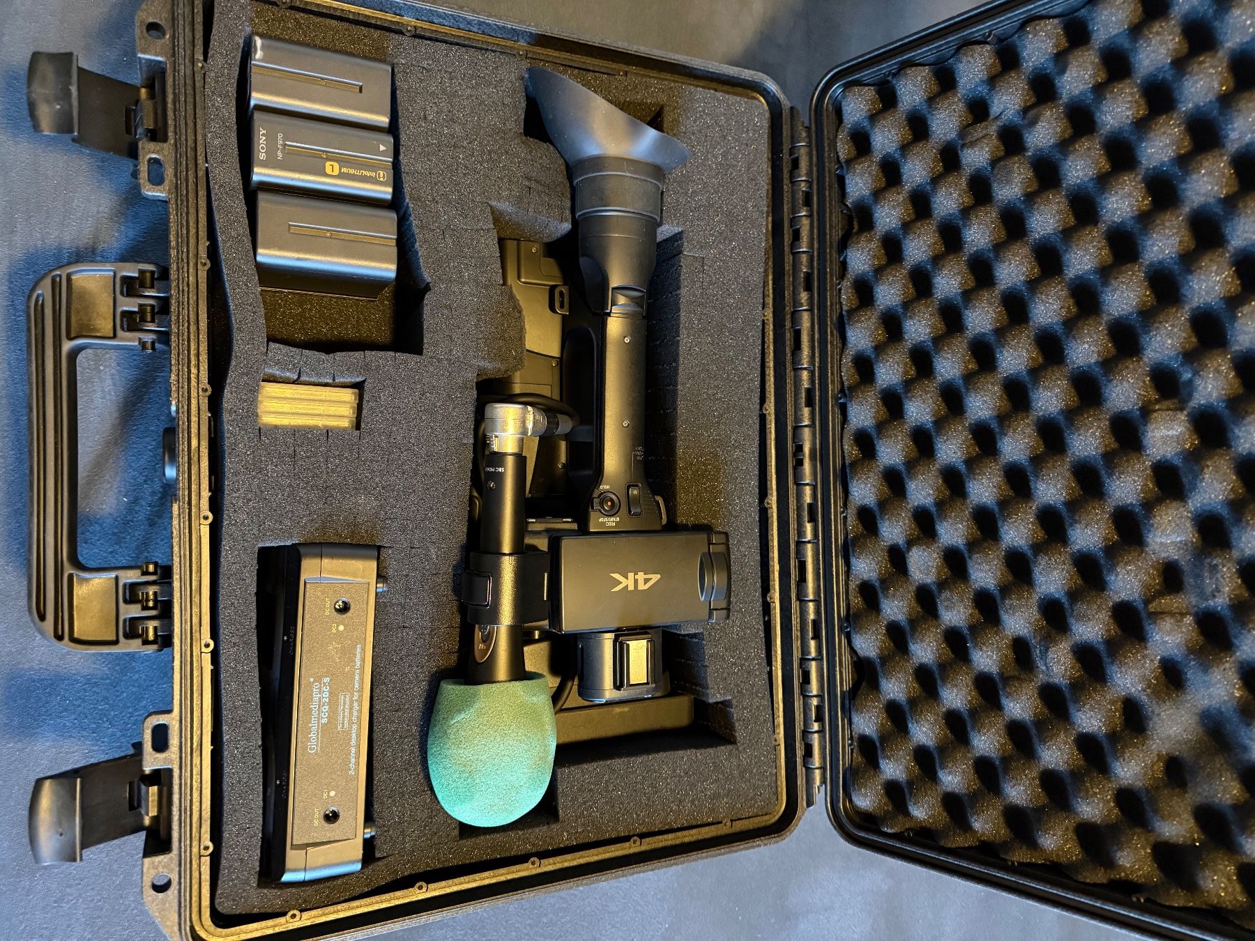 Sony Camcorder: Sony FDR AX1 4K – Gebraucht aus Full-Reuenthal von lucky-connect