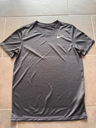 Sehr angenehmes Sport Shirt Nike Tee Dri-Fit Gr. XS Schwarz