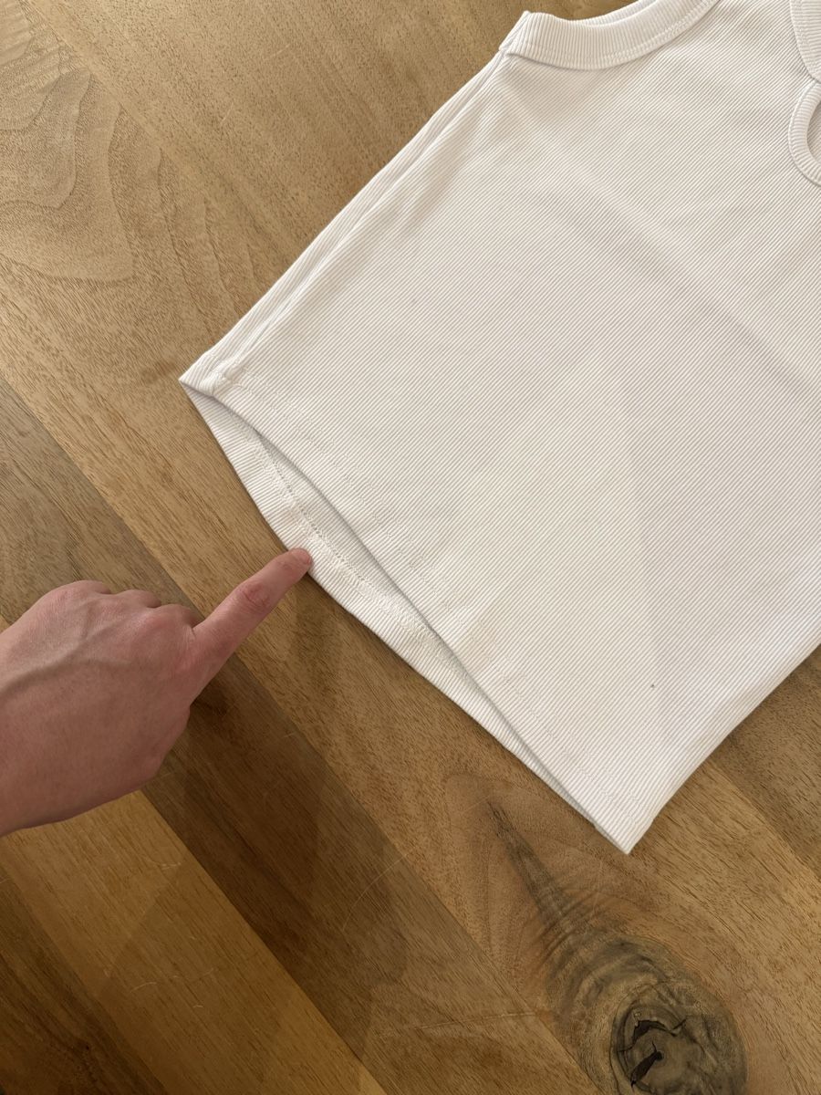 Top: White top – Nuovo (secondo la descrizione) da Adliswil venduto da Marjin 2