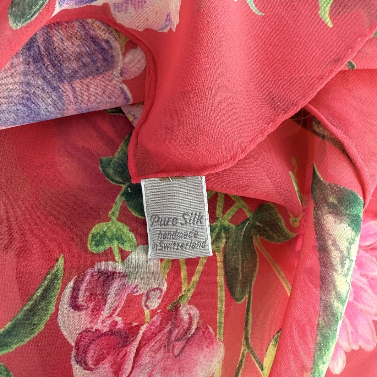 Fabric Frontline Foulards & écharpes: FABRIC FRONTLINE Large Silk Scarf – Neuf (Voir description) à Emmen par Avviivva_Com2023 9