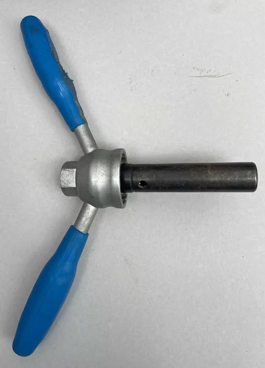 BACK STAY TOOL FOR CHECKING THE RH FORK AND EYELET