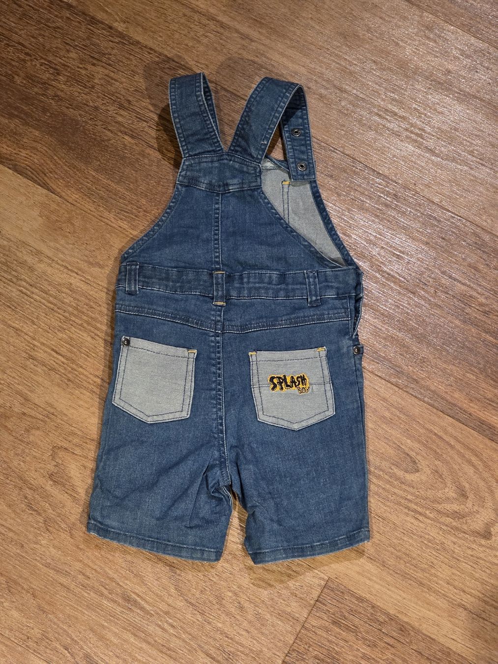 Jeans: Salopette courte en jean bébé - Taille 23 mois – Nuovo (secondo la descrizione) da St-Blaise venduto da ame_c6mb 1