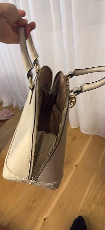 Sacs femmes: Guess Tasche – D'occasion à Alchenflüh par Zinaida1985 2