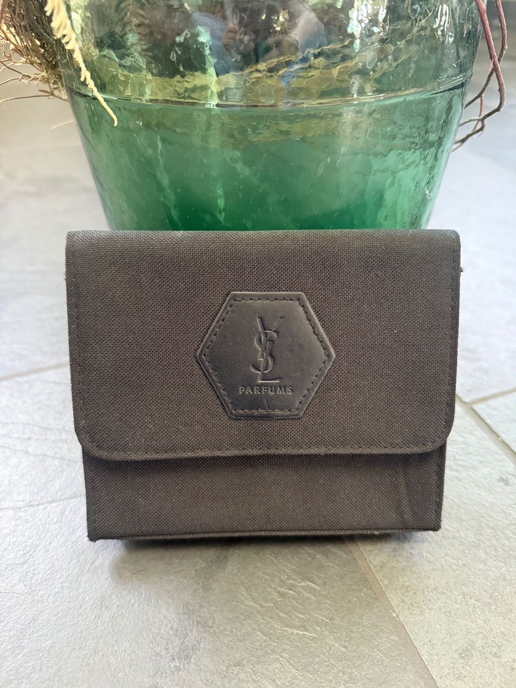 Covers & Borse: Trousse Yves Saint Laurent – Nuovo (secondo la descrizione) da Prez-vers-Siviriez venduto da mar_n29z
