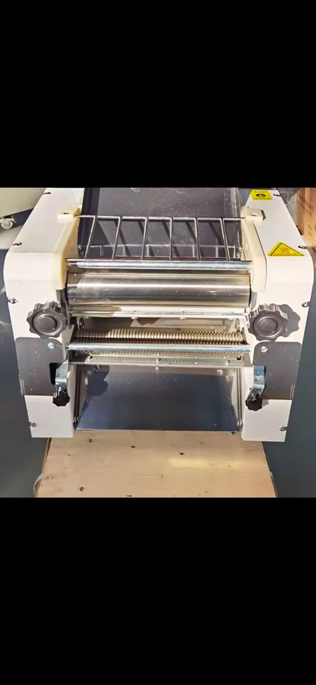 Appareils de cuisine: Teigroller elektrische Maschine – D'occasion à Lyss par ram76 2