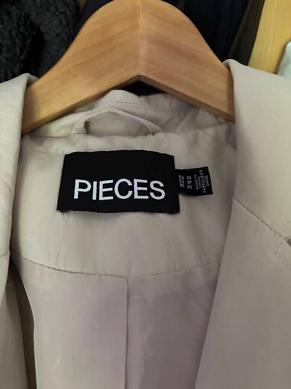Pieces Cappotti: Mantel von Pieces Grösse XS – Nuovo (secondo la descrizione) da Adelboden venduto da eny_5tn9 2