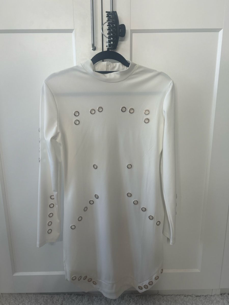 Vestiti: White knee length Dress – Nuovo (secondo la descrizione) da Winterthur venduto da sel_g95h