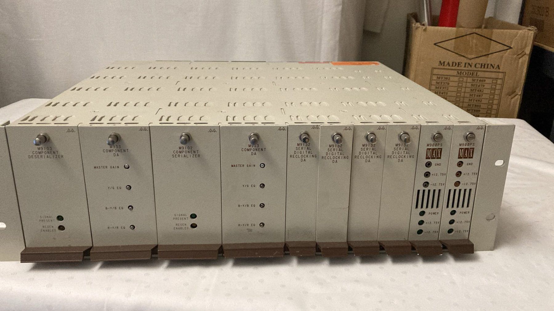 Sonstiges Zubehör: Grass Valley MAX900 Studio-Rack mit Video-Modulen – Gebraucht aus Dietikon von Rima57