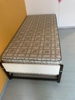 Ausziehbett mit zwei Matratzen, Holz, guter Zustand