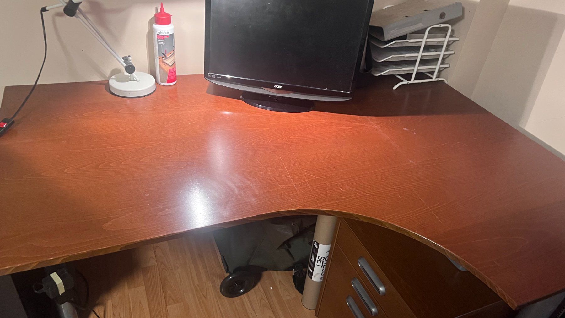 Ikea Scrivanie: Bureau d'angle avec son caisson à roulette – Usato da Préverenges venduto da lan_8vny 1