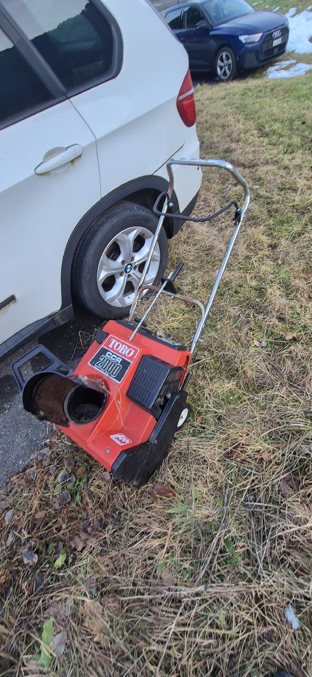Toro Alle Maschinen: Toro CCR 2000 Schneefräse, gebraucht. – Gebraucht aus Netstal von rin_qm2x