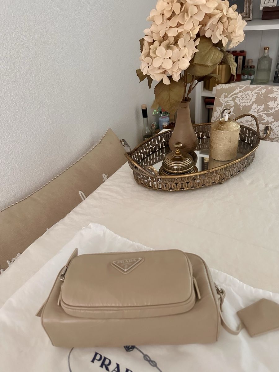 Prada Taschen für Damen: Prada Tasche creme beige mit Etikett – Neu und originalverpackt aus Pfaffhausen von Klaras_second_hand 8