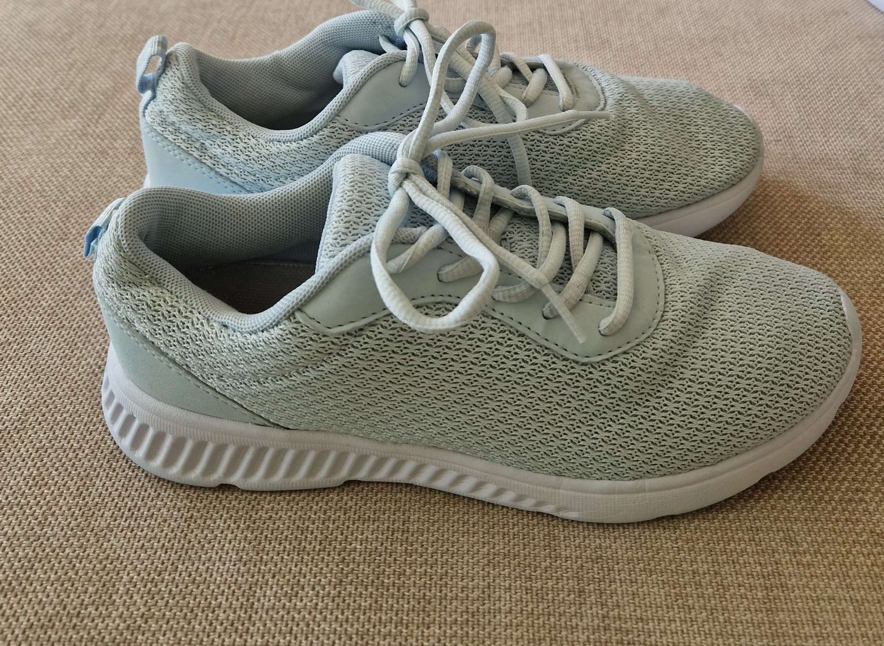 Scarpe da uomo: Sportschuhe hellblau Textilmaterial gebraucht Gr.38 – Usato da Appenzell venduto da Top_Top