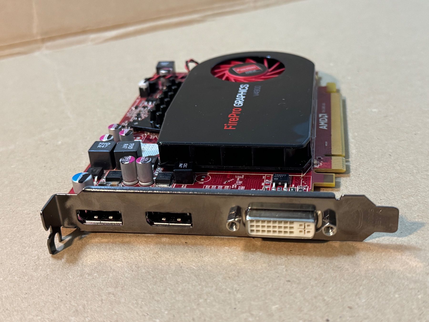 Amd Schede grafiche: AMD FirePro V4900 1GB – Usato da Vevey venduto da souris14 1