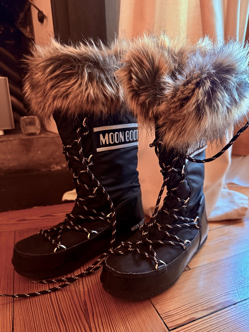Moon Boot Scarpe da donna: Schwarze MOONBOOTS mit Kunstpelz – Nuovo (secondo la descrizione) da Genève venduto da mar_g5r2 1