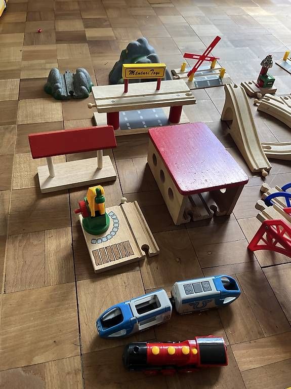 Spielzeuge: Brio Holzeisenbahn  – Gebraucht aus Bern von Einschlag 2