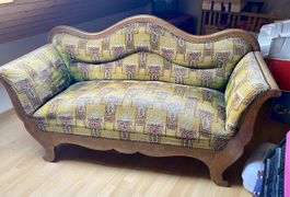 Sofa Antik gemustert Holzrahmen Restaurationsbedürftig