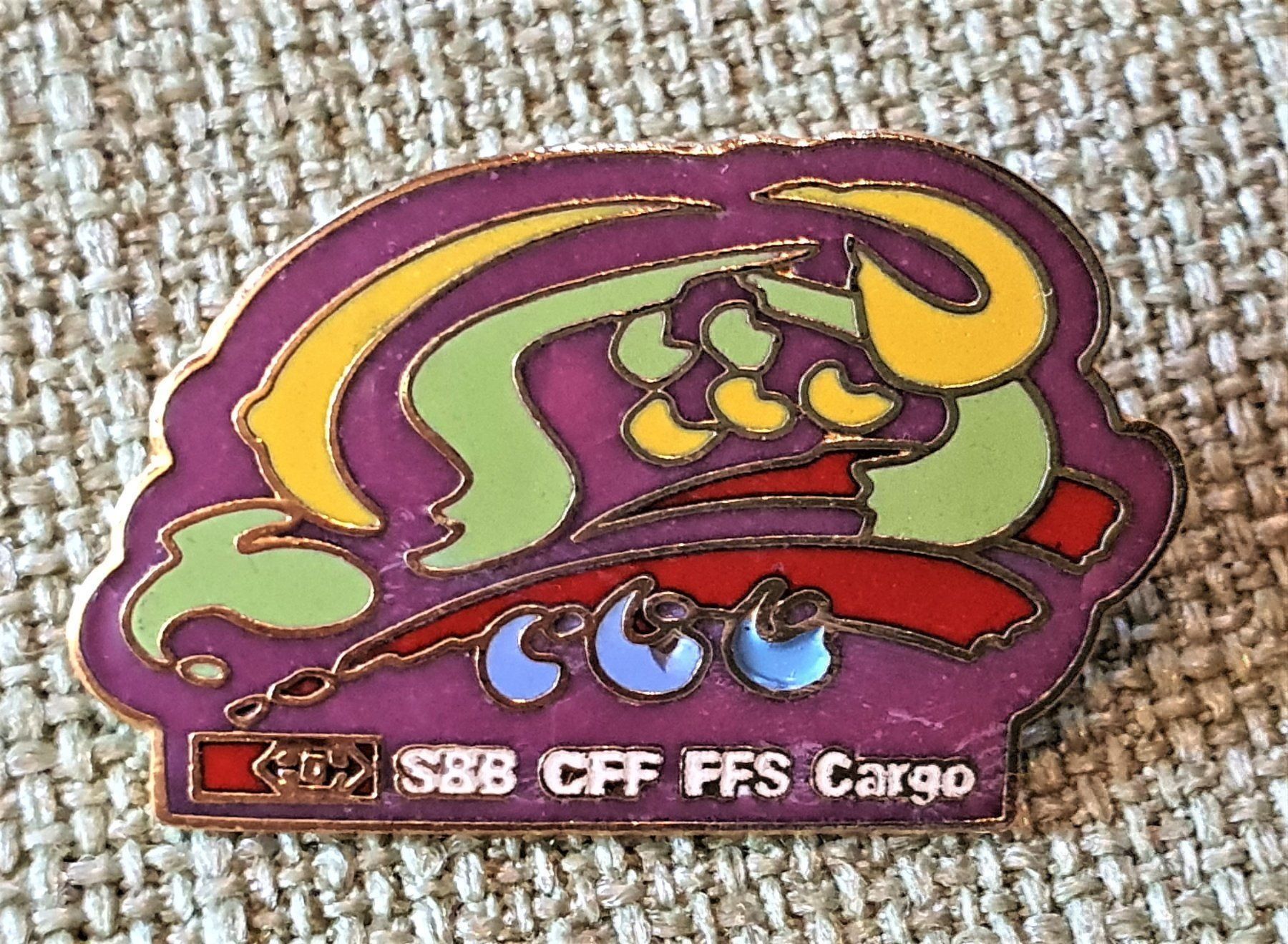 Placchette & Badge: H797 - SBB CFF FFS Cargo Kunst Pin – Usato da Reinach BL venduto da Boston-Verkauf