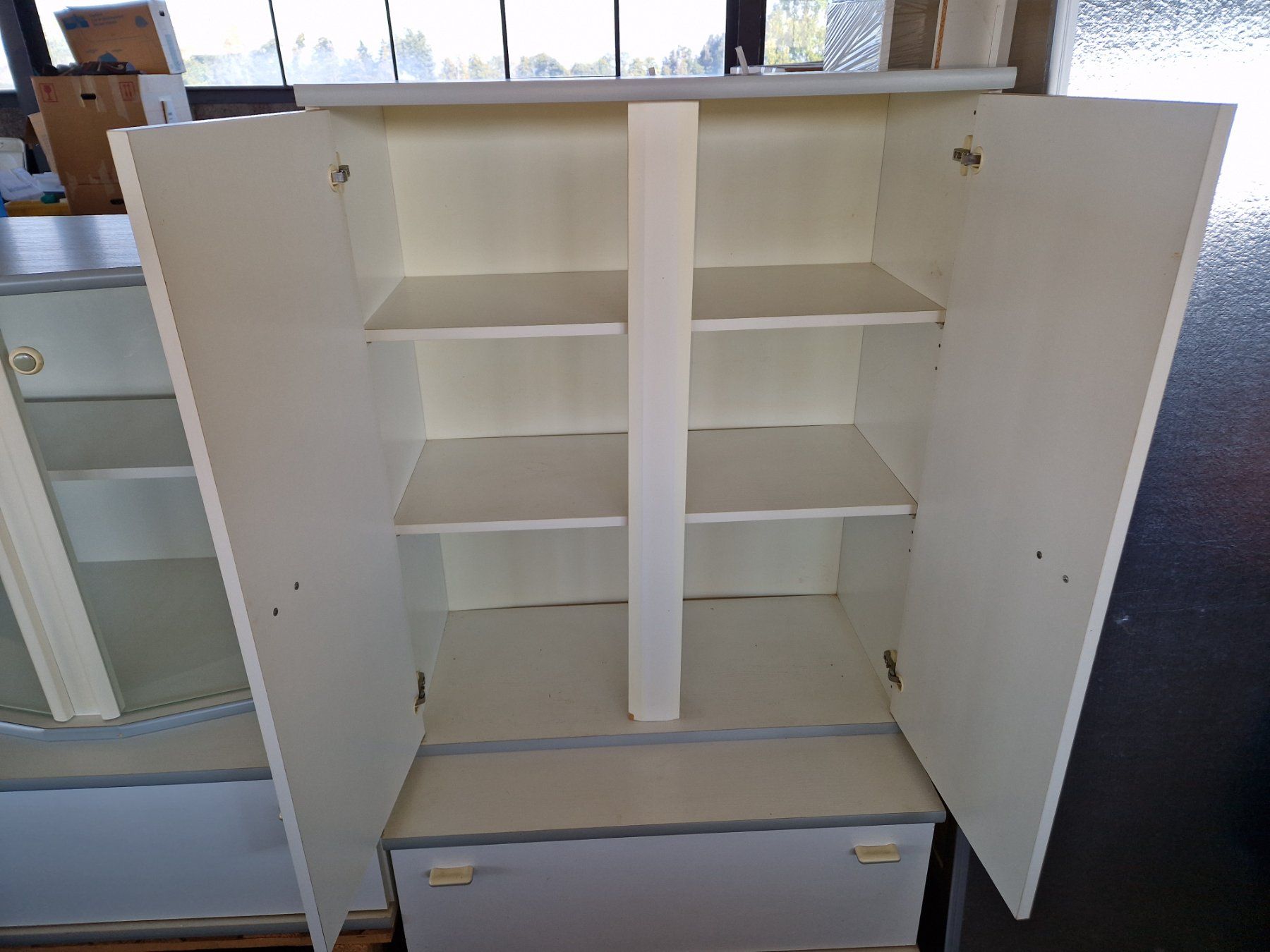 Regale: 2 Wohnwand Elemente , teilbar, Vitrinr mit Licht 160x150 – Gebraucht aus Wädenswil von verebe 3