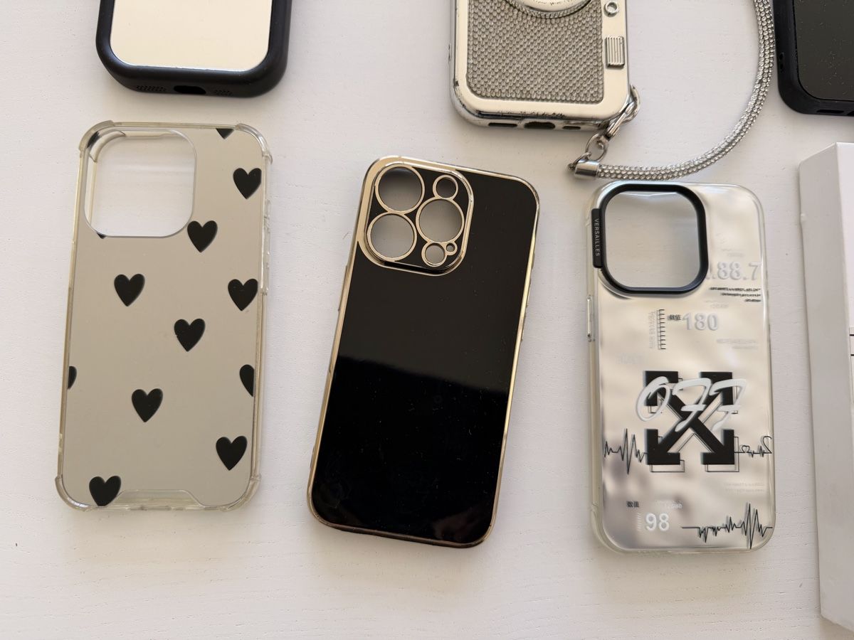 Apple Coques & Protection écran: iPhone 15 Pro Case Bundle + Free Phone Charm  – D'occasion à St-Sulpice VD par dya_9c2f 4