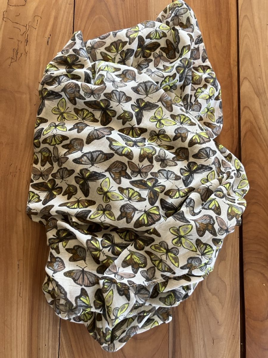 Tom Tailor Foulards, Tücher & Schals: Neuer Tom Tailor Schal mit Schmetterlingen – Neu (gemäss Beschreibung) aus Ebnat-Kappel von Trolley 3