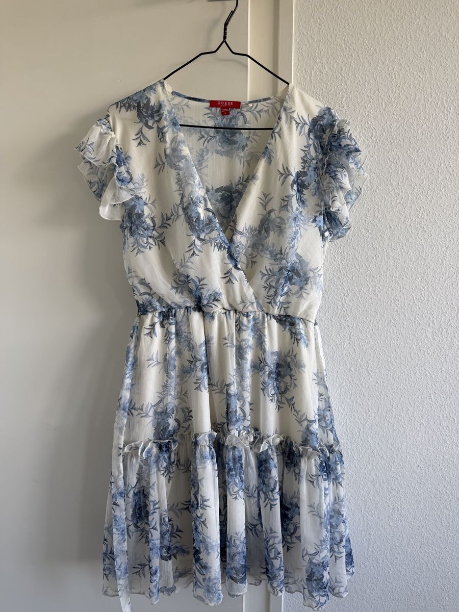 Guess Vestiti: Robe fleurie bleu et blanche -Guess – Nuovo (secondo la descrizione) da Plan-les-Ouates venduto da ariana.stl