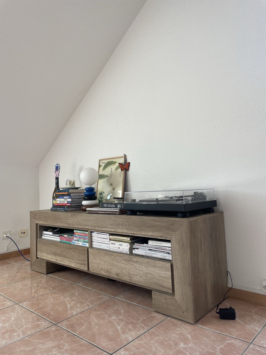 Mobili TV: Meuble TV en bois – Usato da Neuchâtel venduto da Mano___la56