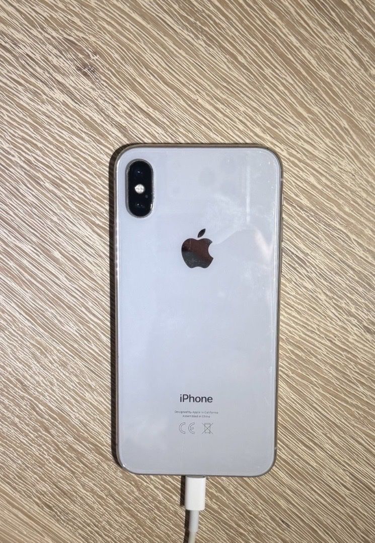 Apple Telefoni cellulari / Smartphones: Apple iPhone X silber 256GB – Usato da Niedergösgen venduto da tin_lg6m