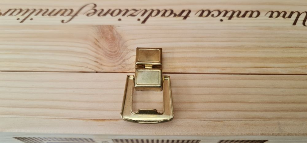 Autres: Weinkiste (leer) aus Holz - Primitivo Di Manduria – D'occasion à Sempach Station par Semion 7