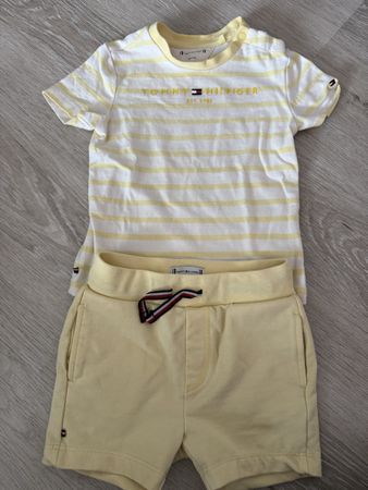 Tommy Hilfiger Set T-Shirt Short gelb Grösse 80