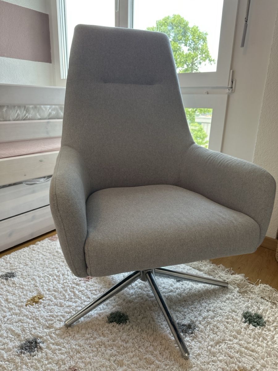 Fauteuils: Soffsessel grau mit Ottoman – D'occasion à Luzern par Tsimont 4