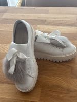 Kennel & Schmenger Sneaker weiss mit Fellbesatz getragen