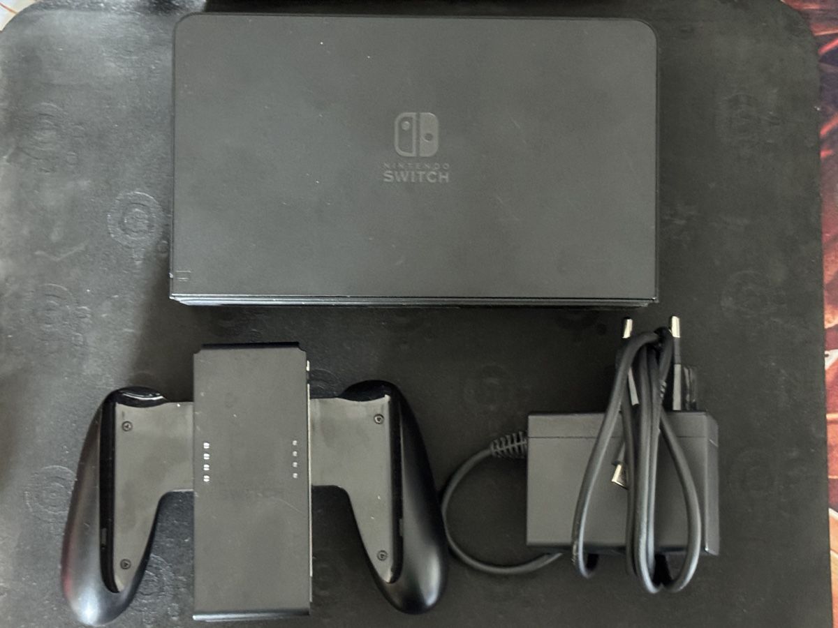Nintendo Consoles: Nintendo Switch OLED – D'occasion à Genève par kaldwin 7