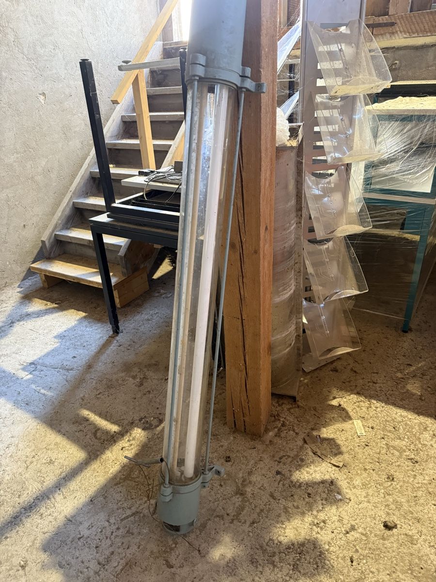 Lampadari & plafoniere: Bunkerlampe DDR AKA Electric 1600mm – Usato da Grossaffoltern venduto da hobel28