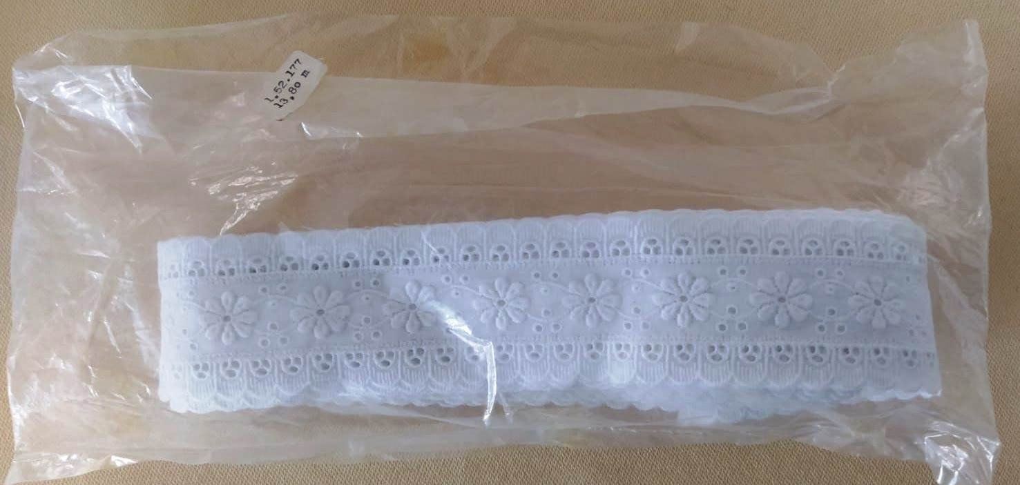 Stoffe: Tüllspitze mit Blumen, weiss - 13.8 Meter - – Neu und originalverpackt aus Zürich von -italo- 2