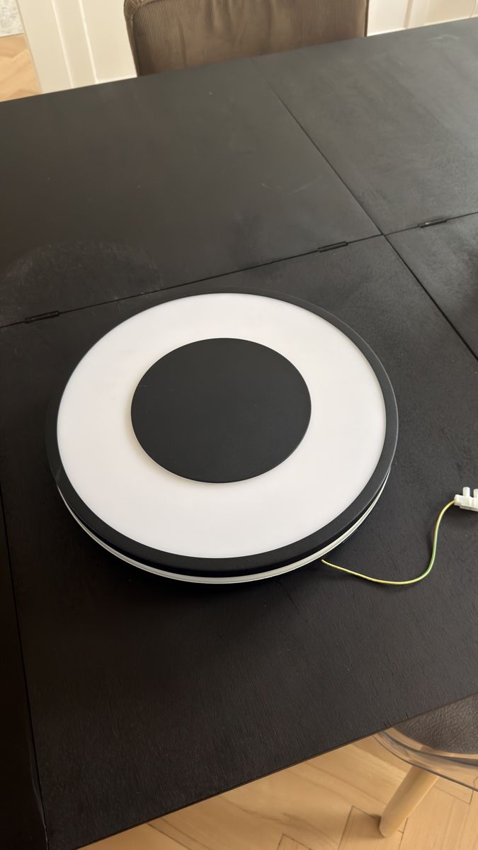 Philips Lampadari & plafoniere: Philips Hue Deckenleuchte White Ambiance Being Schwarz – Usato da St. Gallen venduto da RicKeDe 6