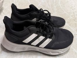 Adidas Showtheway 2.0 Laufschuhe – 41⅓ – sehr guter Zustand