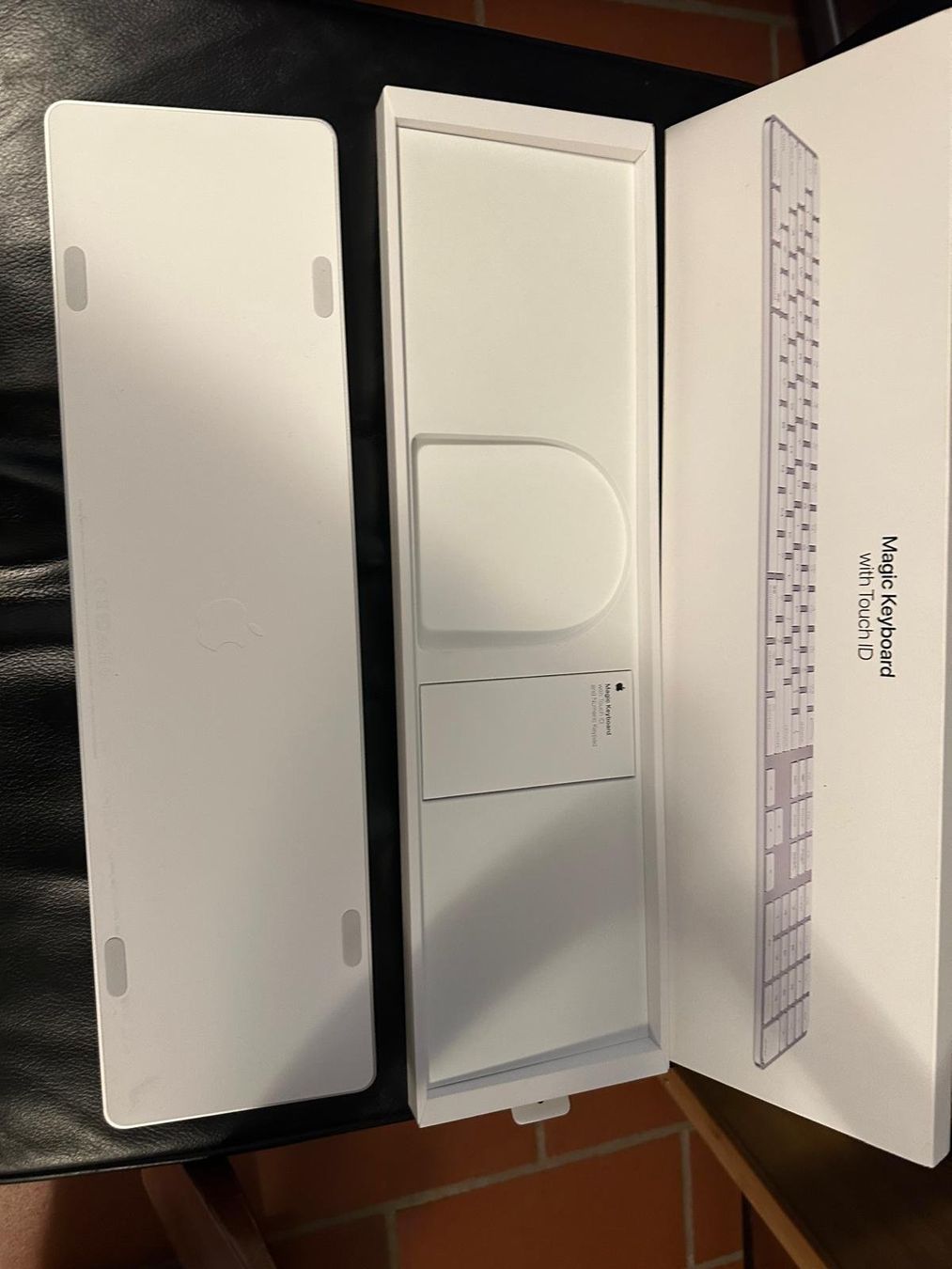 Apple Tastiere: Apple Magic Keyboard Touch ID CH et Magic Mouse USB C – Nuovo e nell'imballaggio originale da Chavannes des bois venduto da JustST2 5