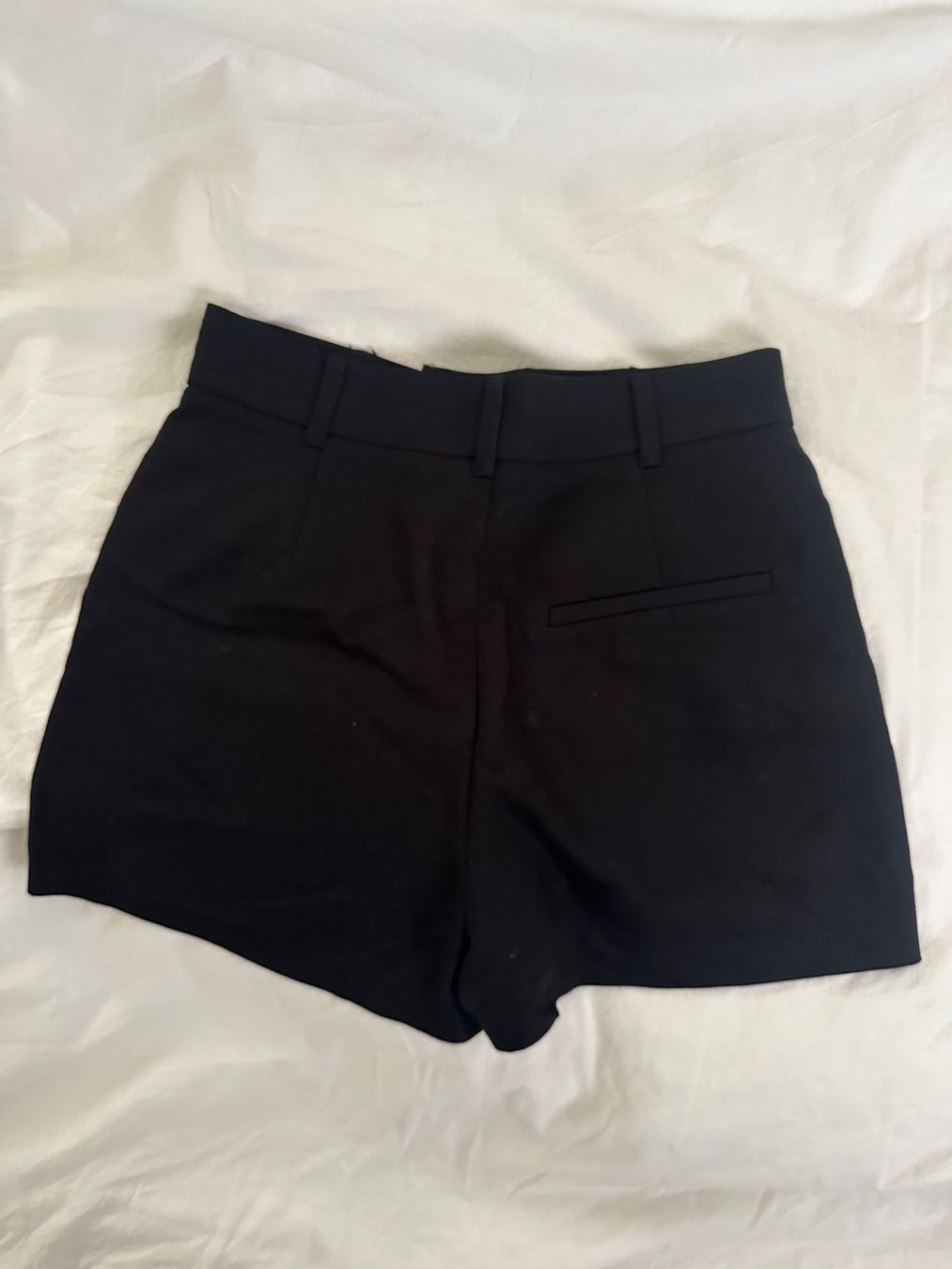 Pantaloni: Short noir  XS/34 ZARA BASICS – Usato da Basel venduto da kik_ki_05 1