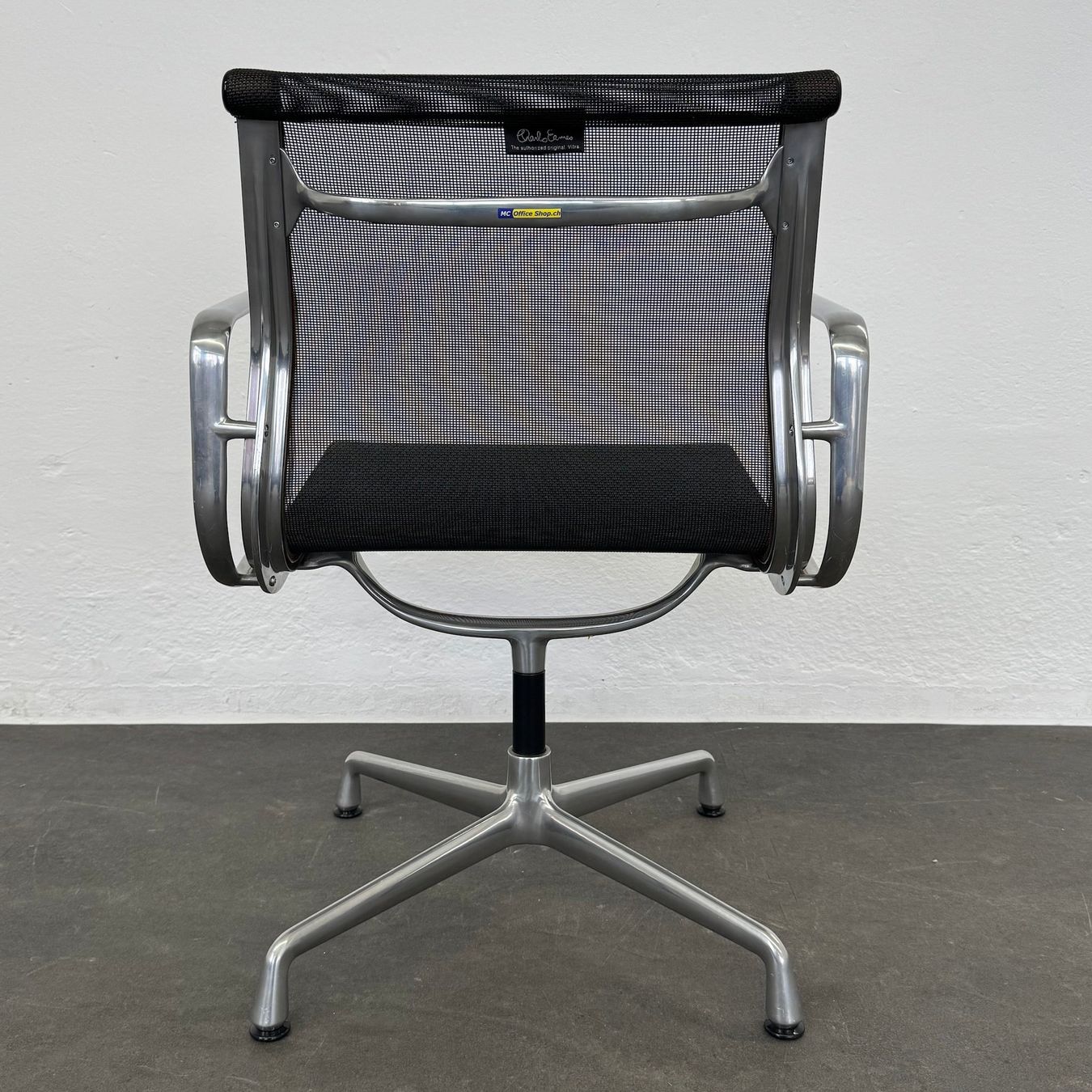 Sedie: Vitra Eames Alu Chair EA107 Netz – Usato da Schönenwerd venduto da mcofficeshop 4