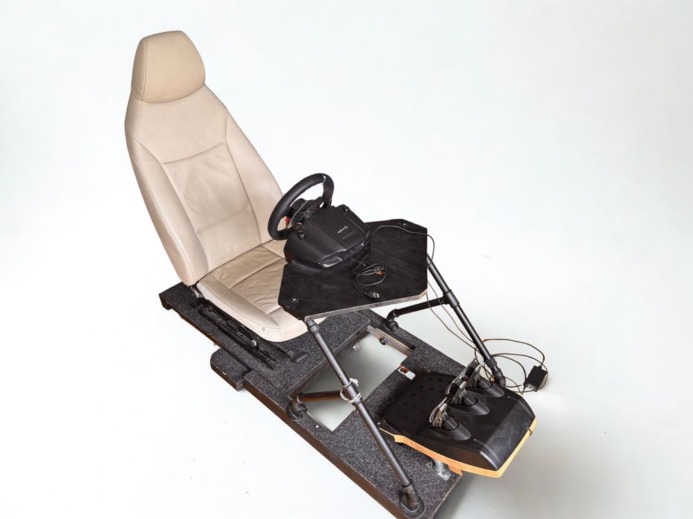 Sim Racing Simulator mit Sitz, Lenkrad & Pedal (Gebraucht) in Kriens ...