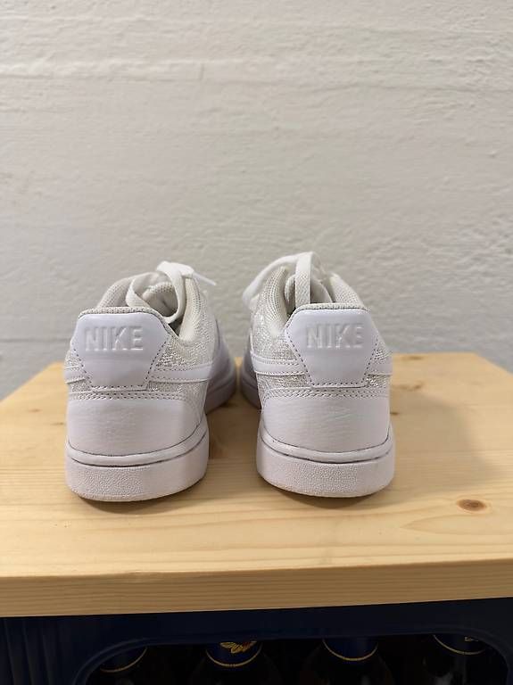 Nike Scarpe da donna: Nike Sneaker weiss/silber Gr. 37.5 – Usato da Altdorf UR venduto da taminavonholzen 2