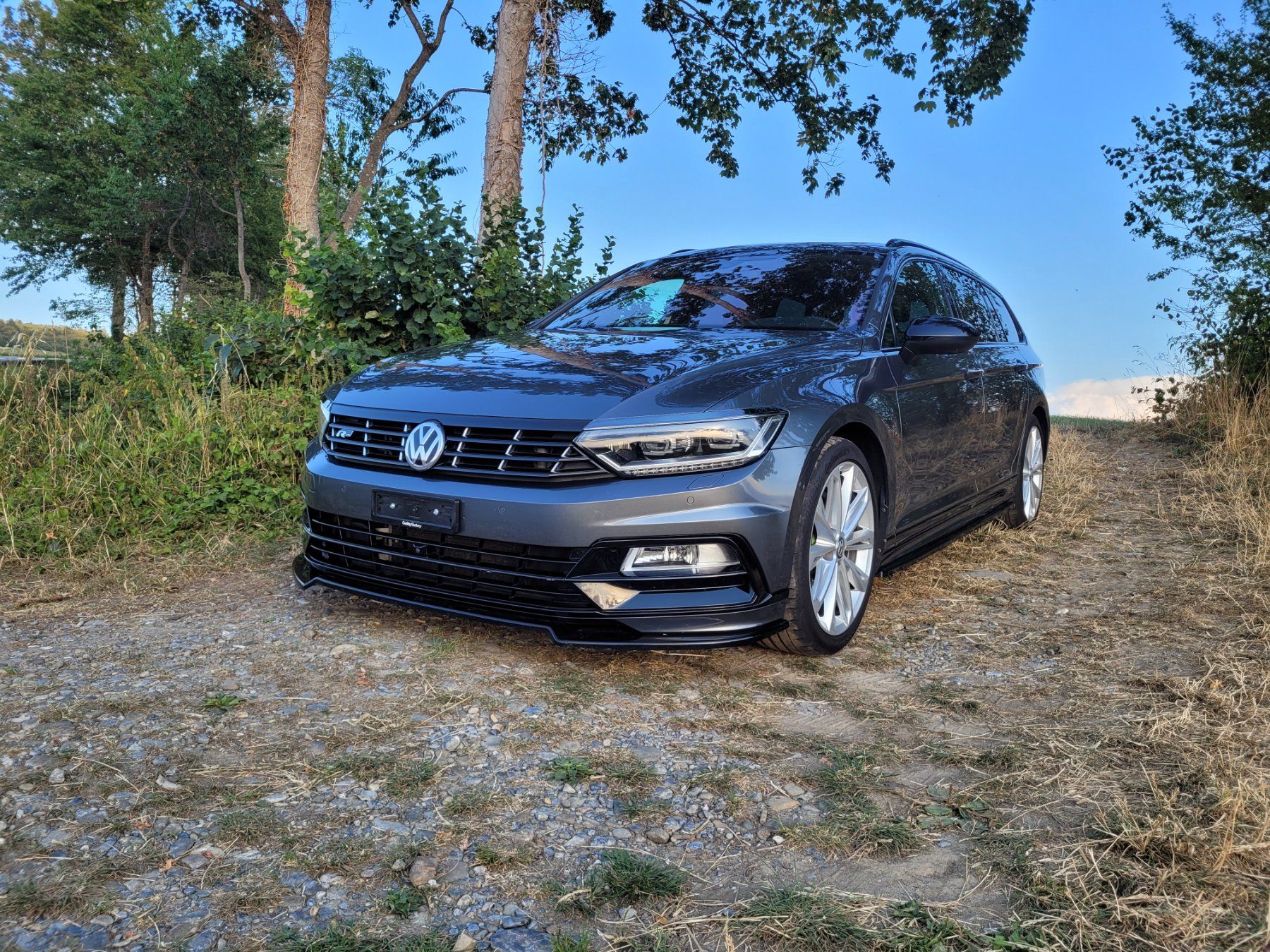 VW Autos: VW Passat R Line – Gebraucht aus Reinach AG von CaddyFactory