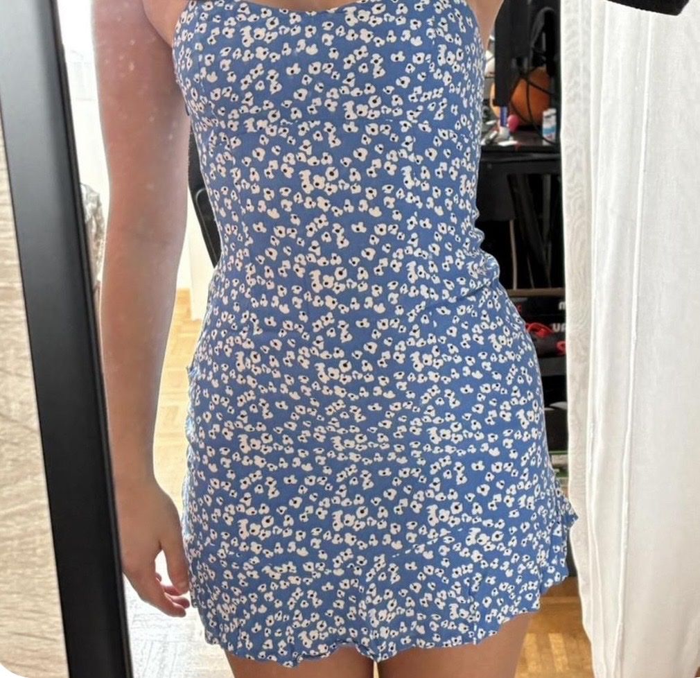 Zara Kleider: robe bleue à fleurs  – Gebraucht aus Ardon von loanneroch